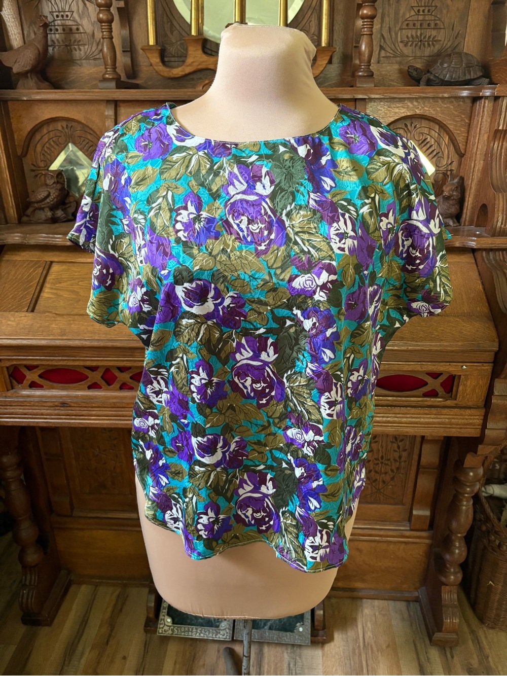 Floral Vintage Retro 80s Short-Sleeve Blouse in Purple and Teal